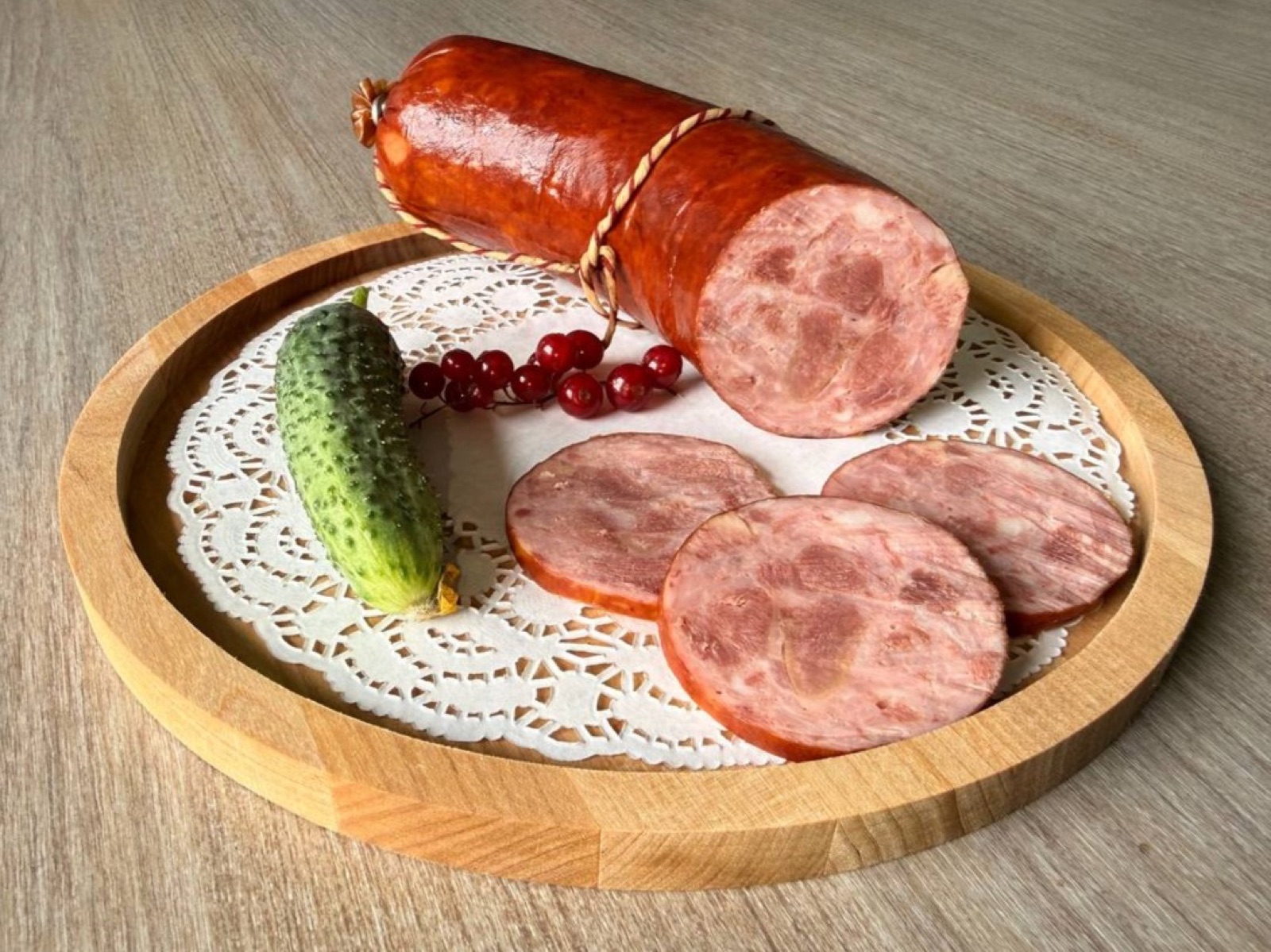 Колбаса мясная с языком